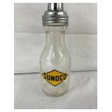 CLOSEUP SUNOCO OIL BOTTLE