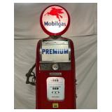 CLOSEUP W/ LIGHTED MOBILGAS