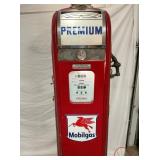 CLOSEUP MOBILGAS NATIONAL PUMP