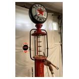 5G. TEXACO MAE WEST W/ SIGN