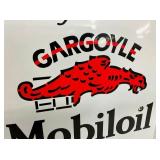 CLOSE UP OF GARGOYLE 