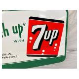 CLOSE UP RIGHTSIDE 7-UP 