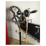 TOP VIEW DISPENSES VARIOUS SIZE ROPES