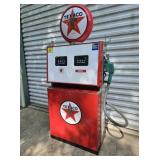 CLOSE UP VIEW TEXACO PUMP 