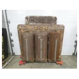 TRIPLE LUBSTER STATION