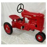 FARMALL MODEL 400 PEDAL TRACTOR