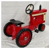 FARMALL MODEL 560 PEDAL TRACTOR