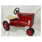 ERTL INTERNATIONAL PEDAL TRACTOR