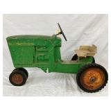 ERTL MODEL 20 JOHN DEERE PEDAL TRACTOR