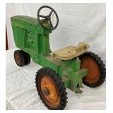 CLOSEUP JOHN DEERE PEDAL TRACTOR