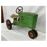 ERTL MODEL 20 JOHN DEERE PEDAL TRACTOR