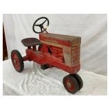 FARMALL MODEL 560 PEDAL TRACTOR