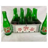 CLOSEUP 7UP CARRIER W/ BOTTLES