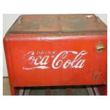 CLOSEUP EMB. COKE BOX