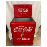 LIFT TOP DRINK BOX W/EMB. LID