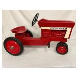 INTERNATIONAL 404 ERTL PEDAL TRACTOR