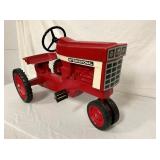 CLOSEUP PEDAL TRACTOR