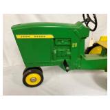 CLOSEUP PEDAL TRACTOR