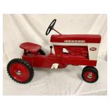 FARMALL 560 PEDAL TRACTOR