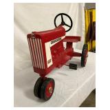 FRONT VIEW FARMALL 806
