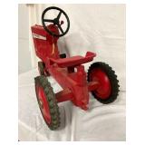 FARMALL INTERNATIONAL 856 ERTL TRACTOR