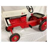 CLOSEUP PEDAL TRACTOR