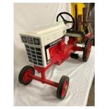 FRONT VIEW FARMALL INTERNATIONAL TRACTOR