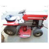 MASSEY FERGUSION LAWN TRACTOR