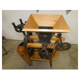 VIEW 2 CLOSEUP JUICE PRESS WORKING 