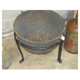 VIEW 2 CLOSEUP CAST POT