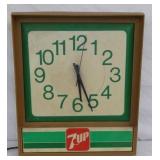 20X21 PLASTIC 7UP CLOCK