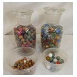 SEVERAL CLEAR/SOLID MARBLES