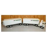 UNUSUAL CF FREIGHLINER DOUBLE HAULER