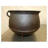 3G. CAST IRON FOOTED POT 