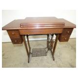 WALNUT SINGER SEWING MACHINE