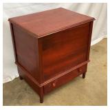 CLOSEUP VIEW SUGAR CHEST