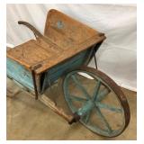 CLOSEUP WOODEN WHEEL