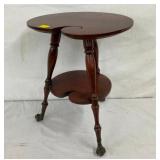 VINTAGE TABLE W/ BALL & CLAW FEET