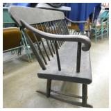 SIDE VIEW MAMMIE BENCH