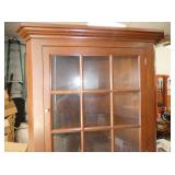 CLOSEUP TOP CORNER CUPBOARD