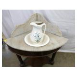 CLOSEUP W/ BOWL/PITCHER