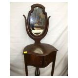 CLOSEUP W/ BEVELED MIRROR