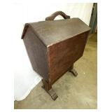 CLOSEUP VIEW SEWING STAND