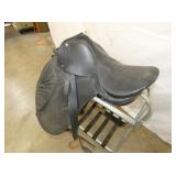 CLOSEUP ENGLISH SADDLE