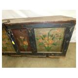 CLOSEUP W/ TOIL PAINTINGS