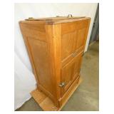 MEASURES 26X43 OAK ICE BOX