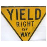 MEASURES 28X24 YIELD SIGN