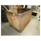 CLOSEUP VIEW INDUSTRIAL CART