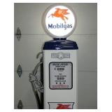 CLOSE UP W/MOBIL GAS PUMP GLOBE 