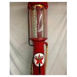 CLOSE UP TOP VISABLE GAS PUMP